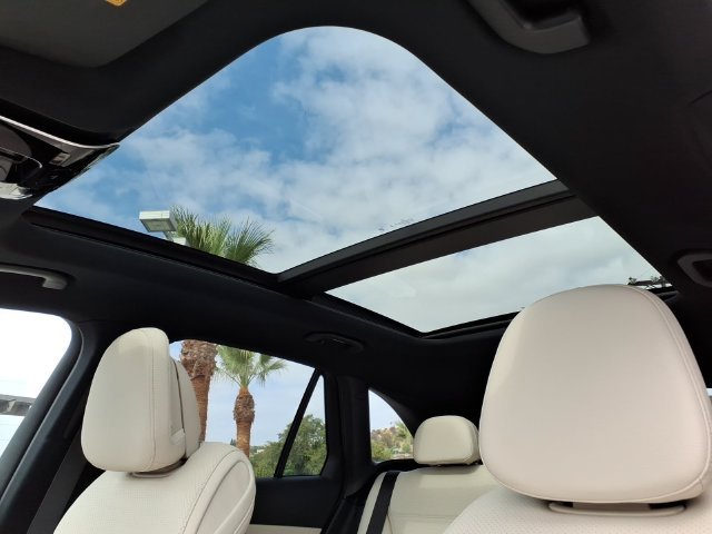 New 2027 White Mercedes-Benz GLC 300 image 15