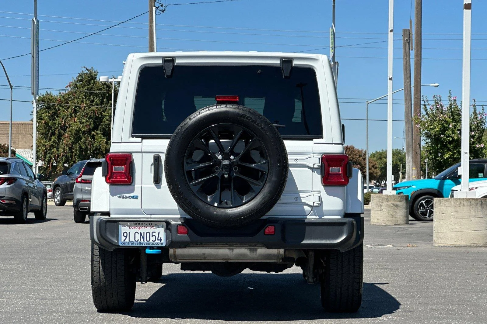 Used 2024 Bright White Clearcoat Jeep Sahara image 5