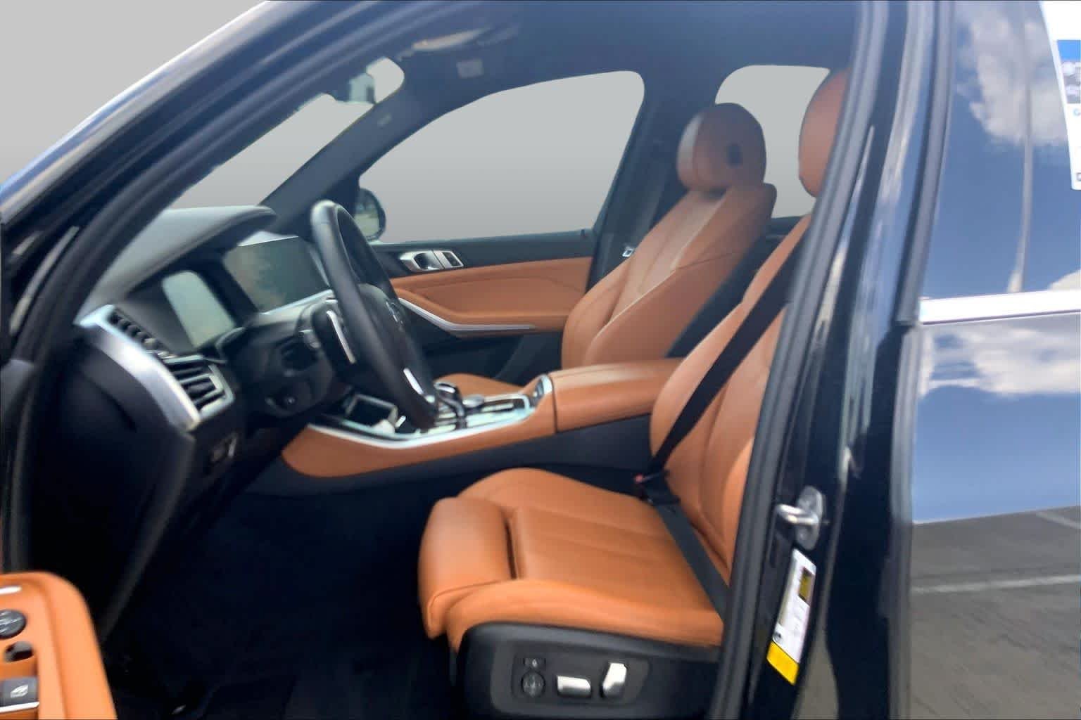 Used 2022 Black Sapphire Metallic BMW sDrive40i image 8