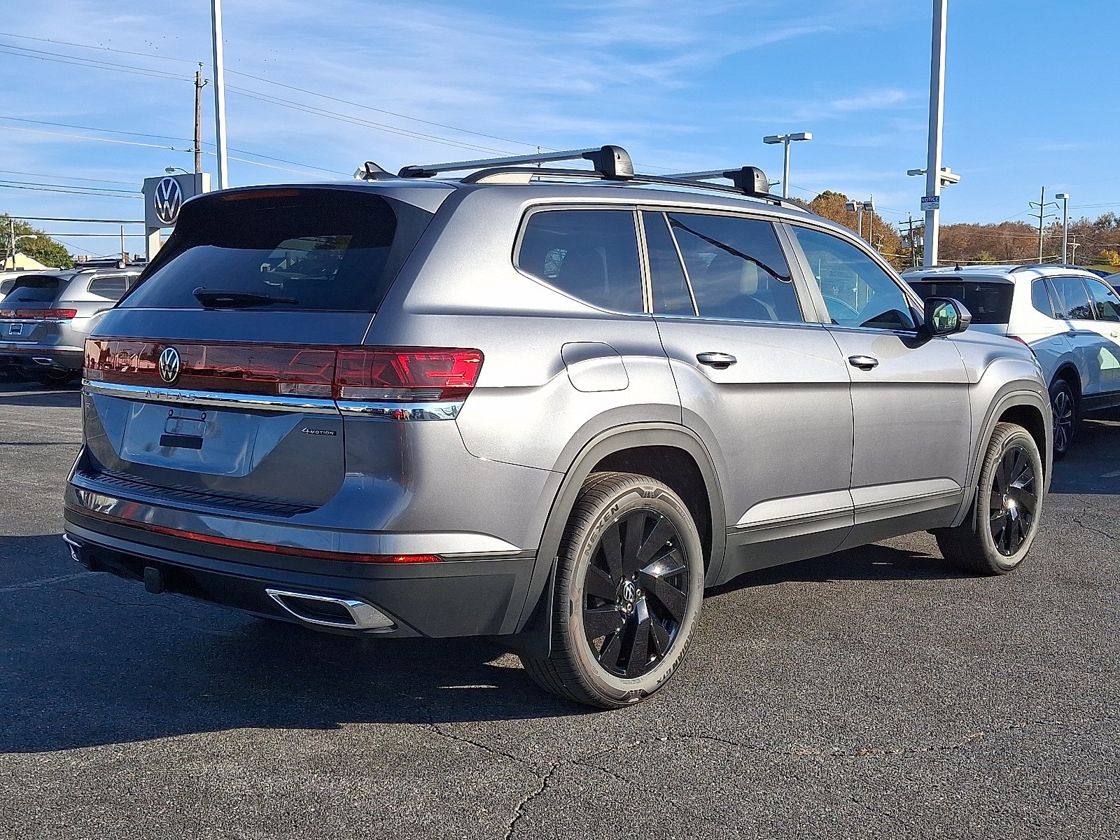 2024 Volkswagen Atlas SE Technology photo 3