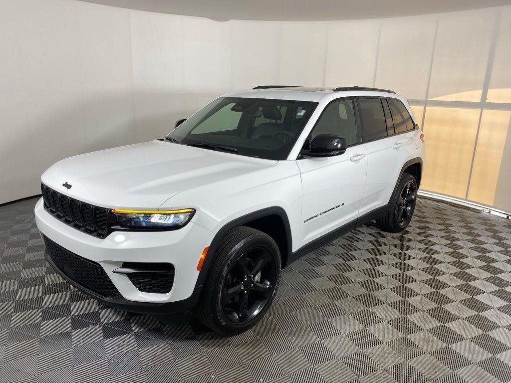 Used 2024 Bright White Clearcoat Jeep Altitude X image 2