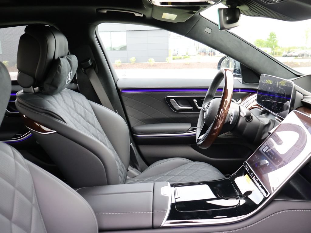 New 2026 MANUFAKTUR Graphite Metallic Mercedes-Benz S 580 image 10