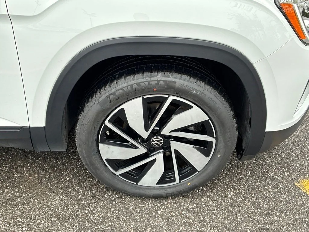 Used 2024  Volkswagen 2.0T SE w/Technology image 44