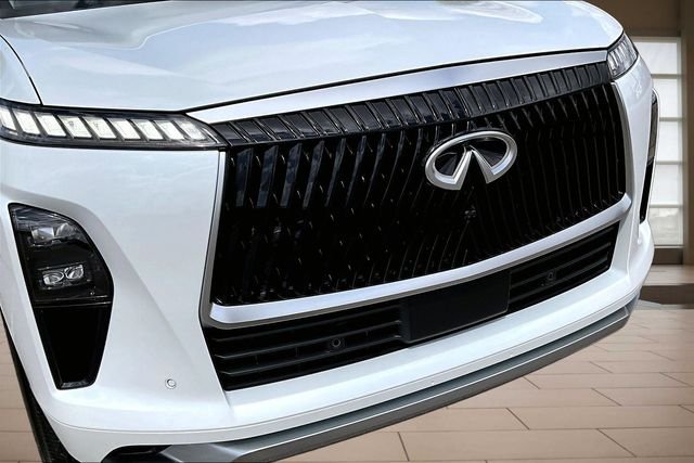 Used 2026 White INFINITI PURE image 28