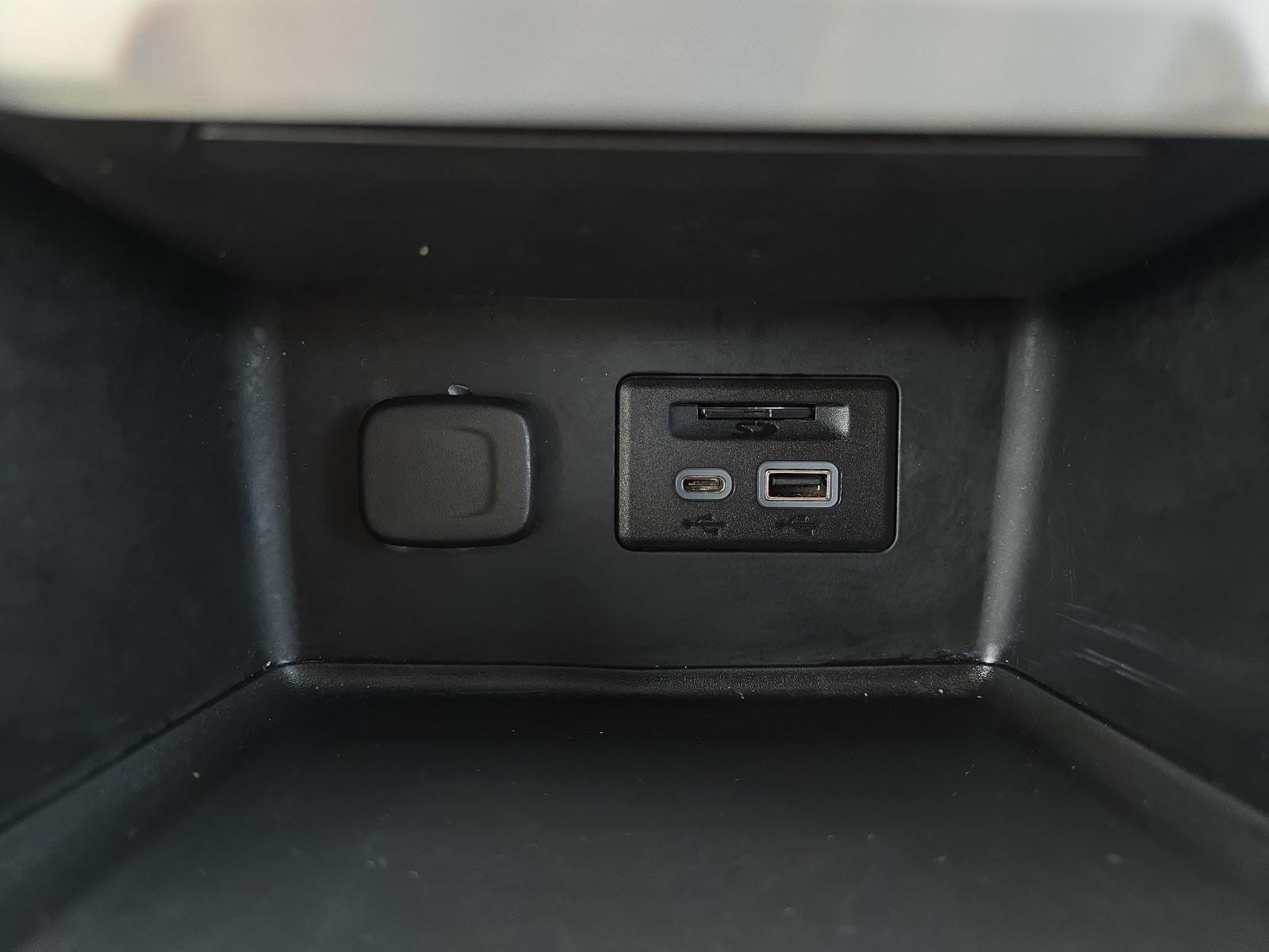 Used 2020 Dark Sky Metallic GMC SLT image 24