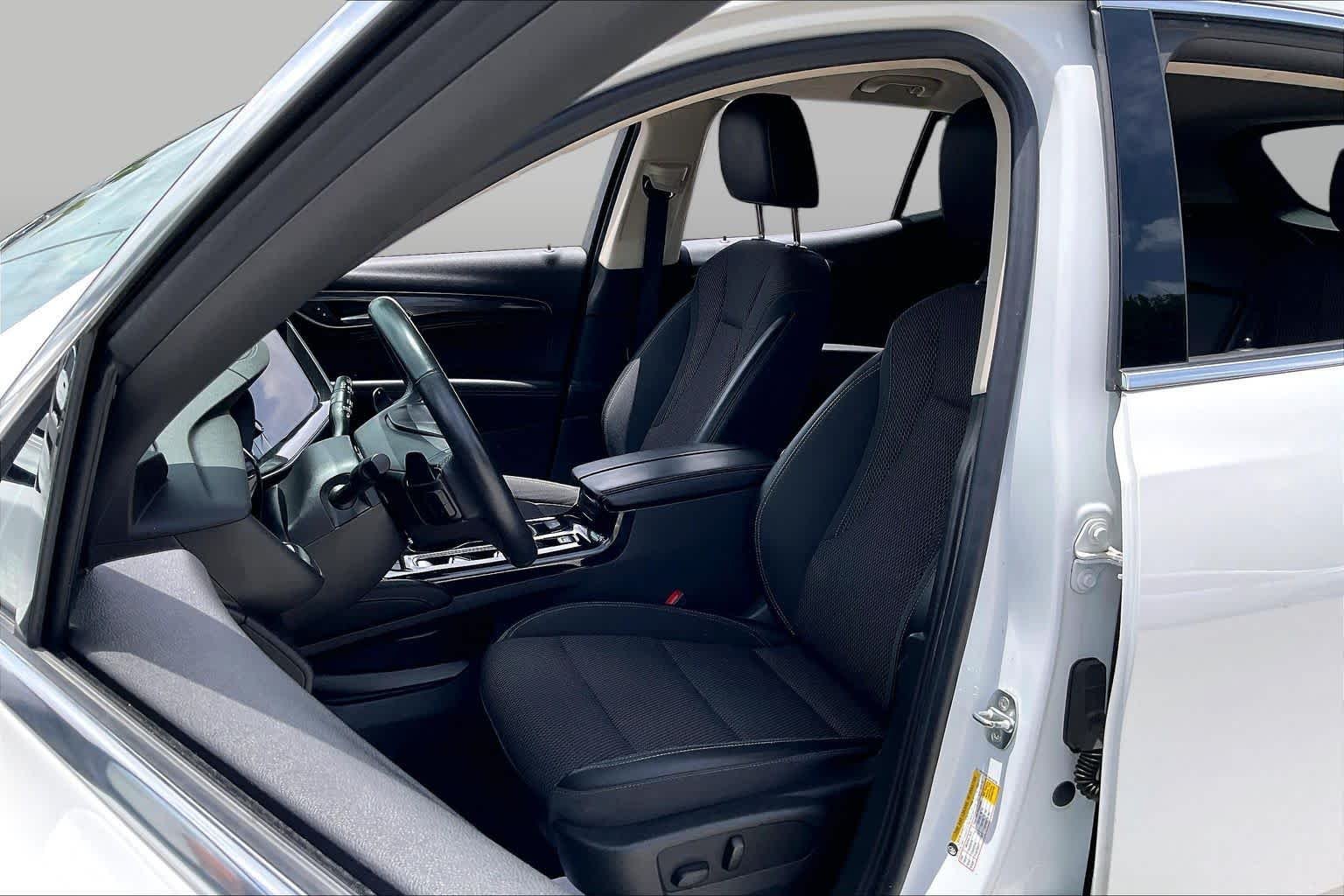 Used 2022 Summit White Buick Preferred image 8