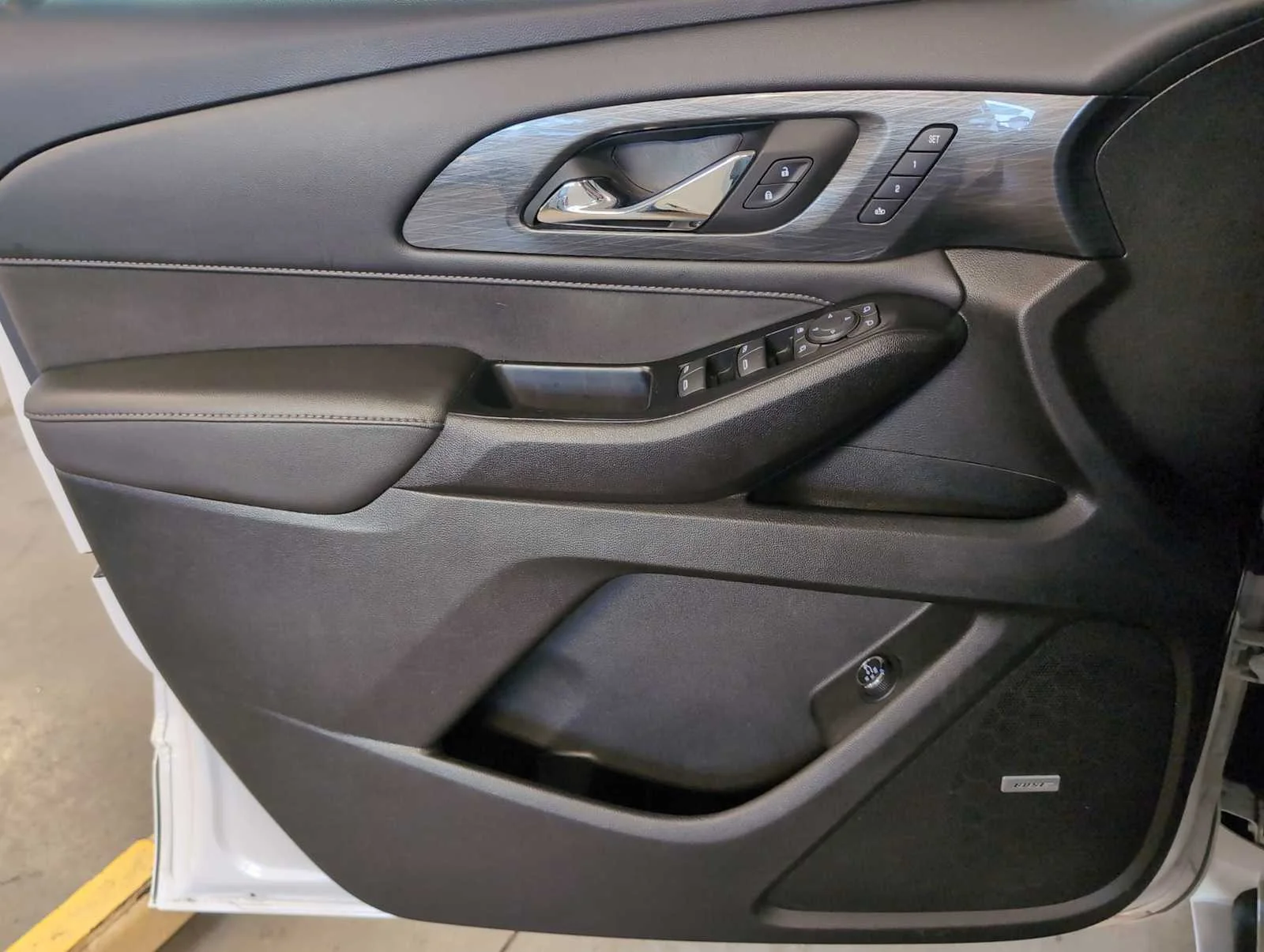Used 2023 Iridescent Pearl Tricoat Chevrolet High Country image 23