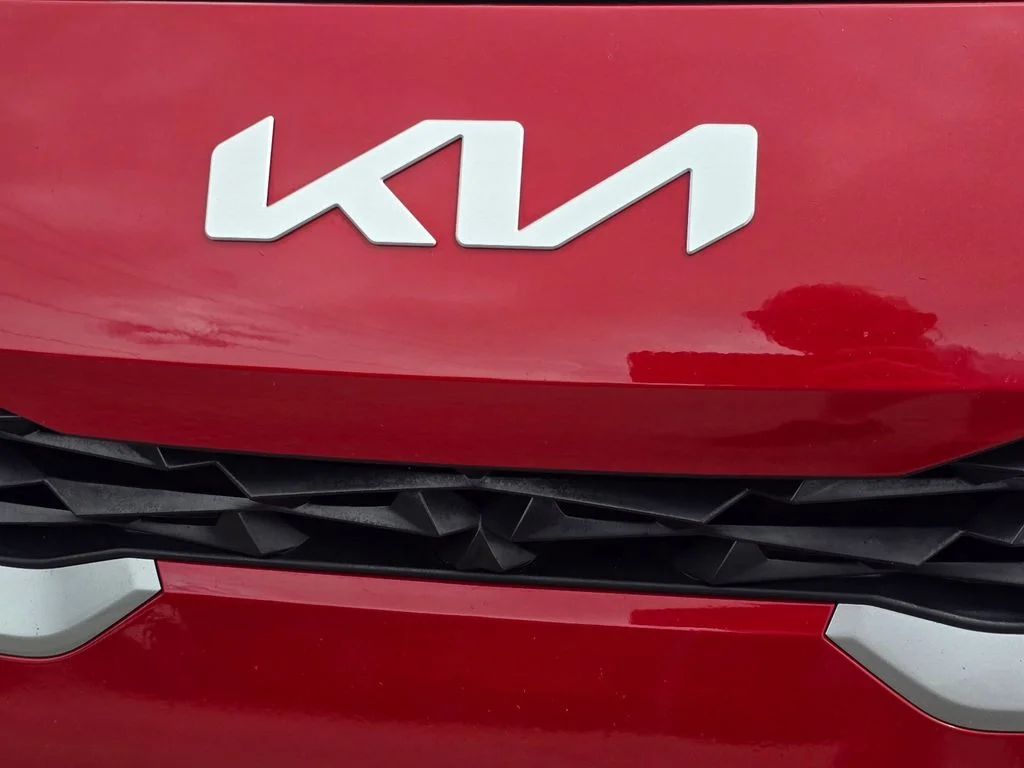 Used 2023 Red Kia LXS image 19
