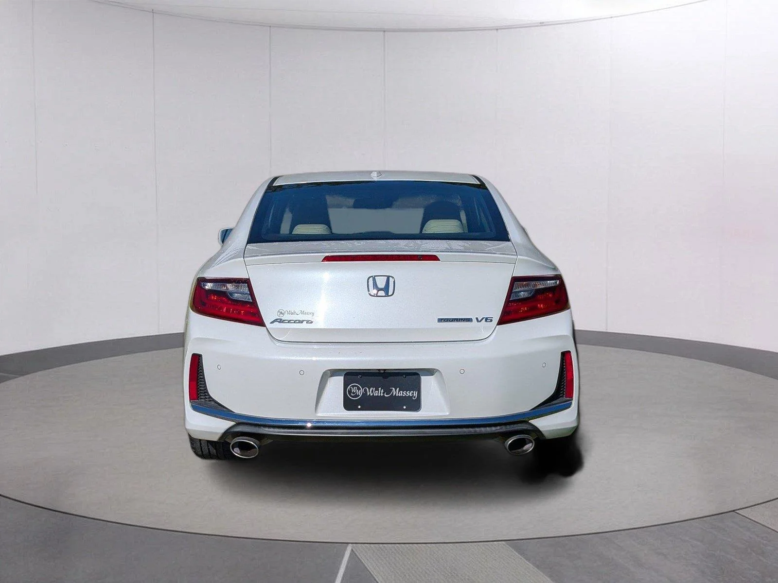 Used 2017  Honda Touring image 4