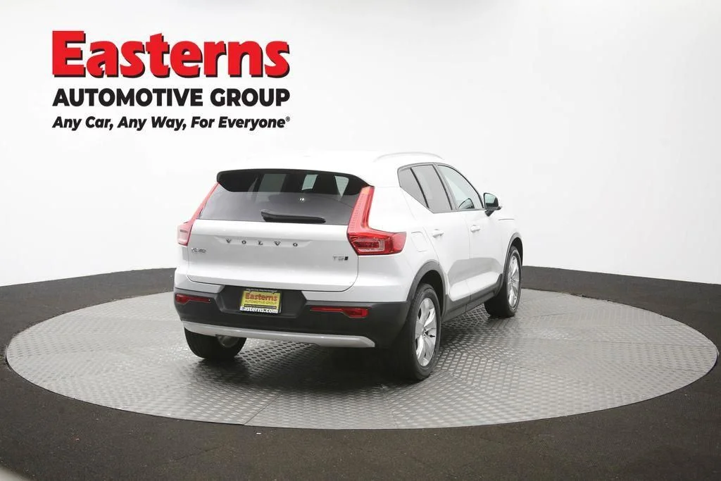 Used 2022 White Volvo Momentum image 40