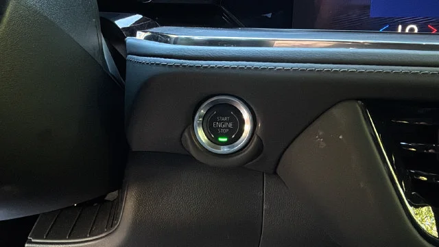Used 2025 Gray Chevrolet Z71 image 28
