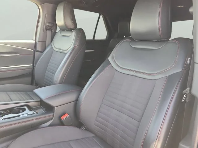 Used 2025 Gray Ford ST-Line image 24