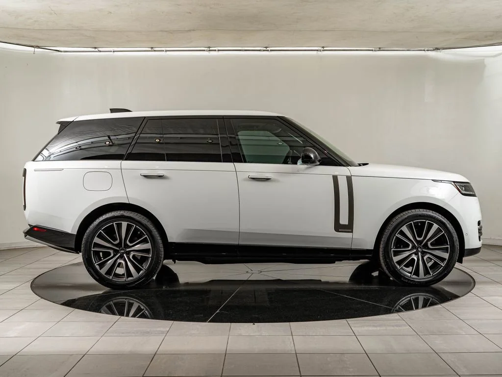 Used 2025 Fuji White Land Rover Autobiography image 4
