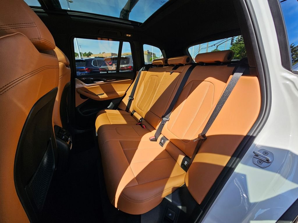 Used 2022 Mineral White Metallic BMW xDrive30i image 19