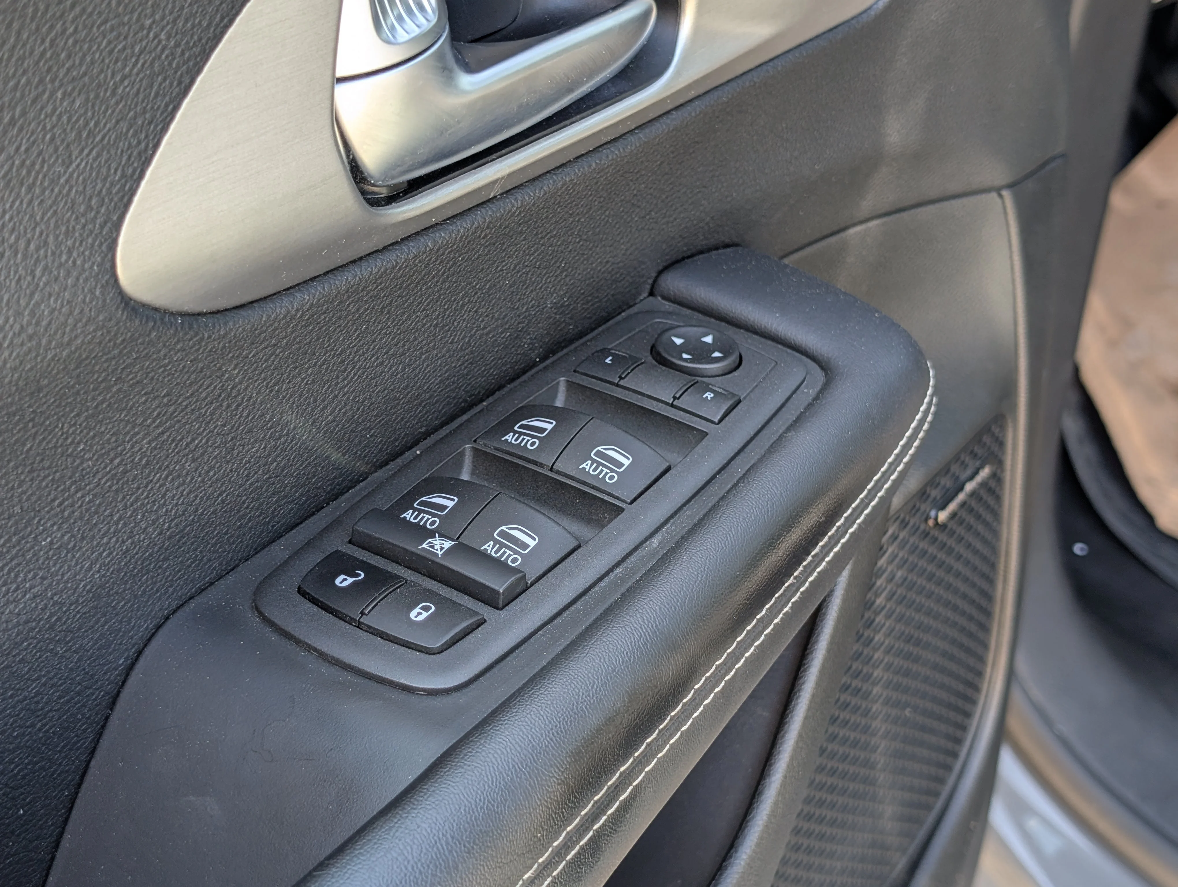 Used 2022 Ceramic Grey Chrysler Limited image 18