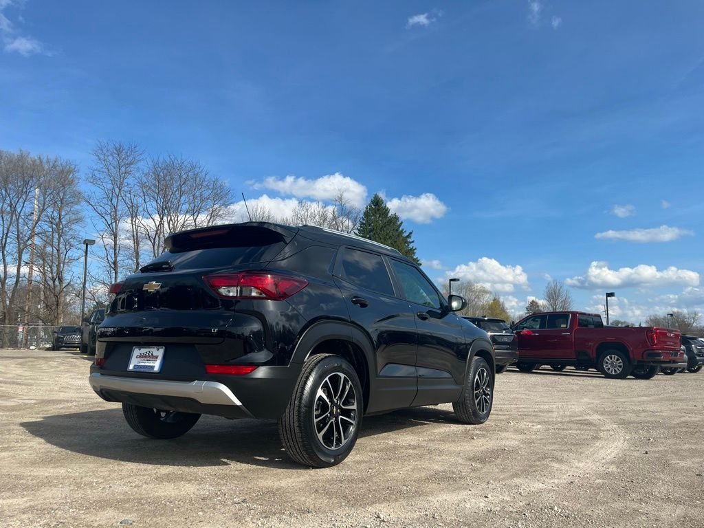 Used 2025 Black Metallic Chevrolet LT image 7