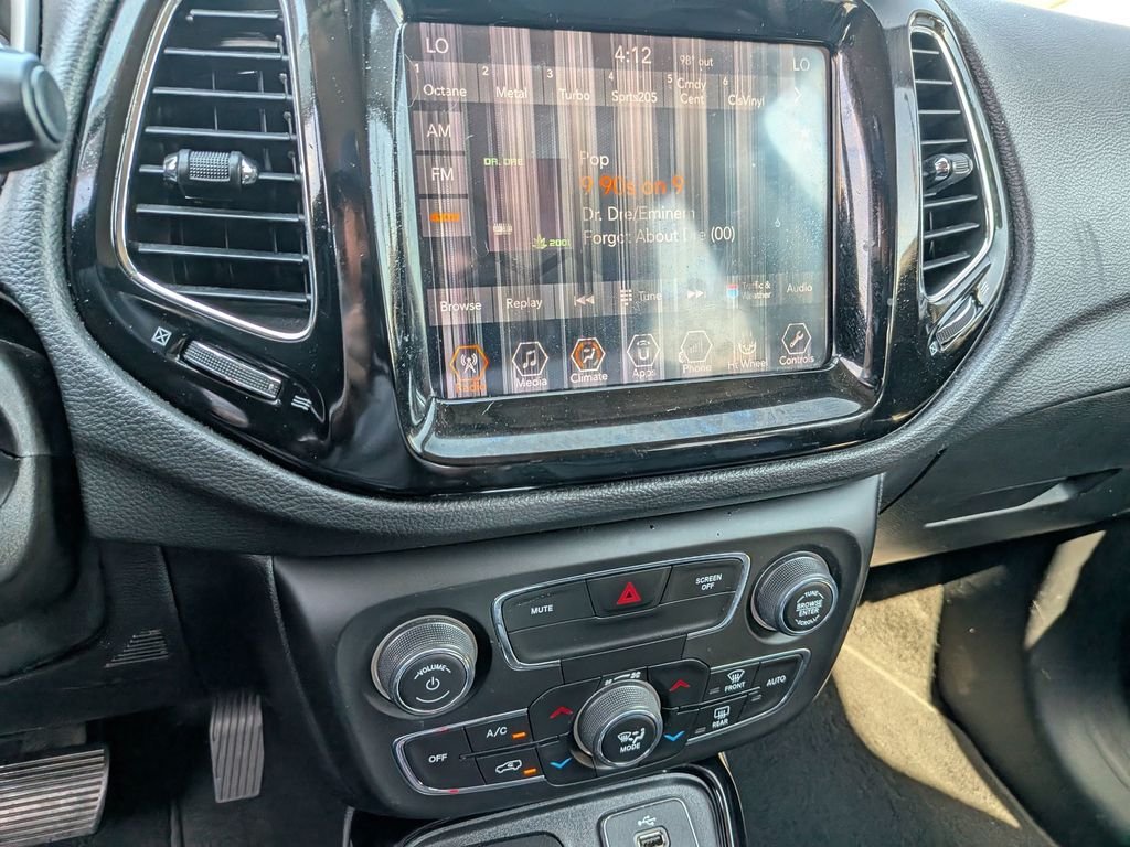Used 2018 Blue Jeep Limited image 27