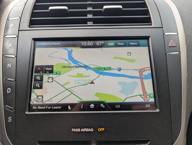 Used 2016  Lincoln Reserve image 4