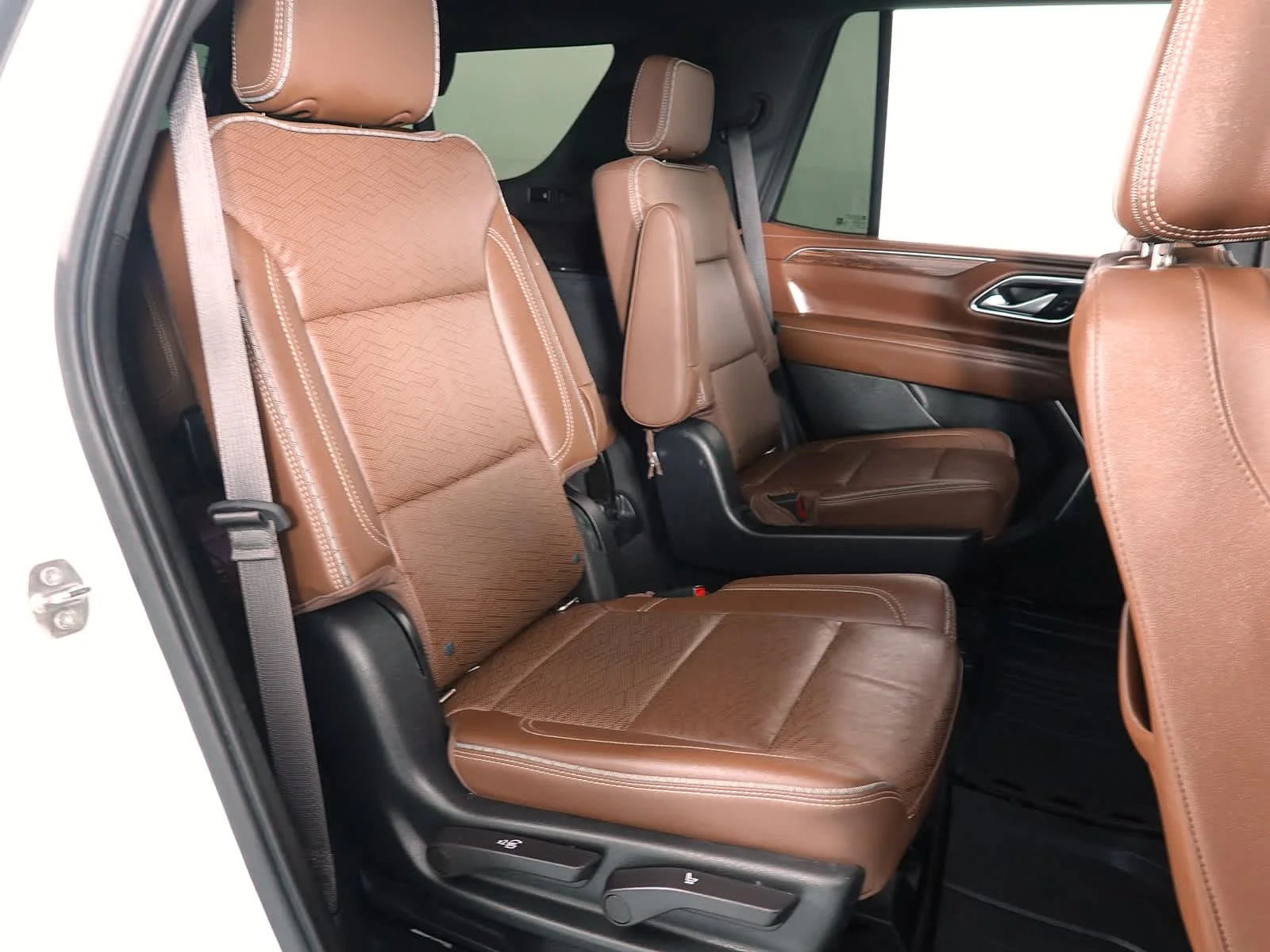 Used 2022 Summit White Chevrolet High Country image 20