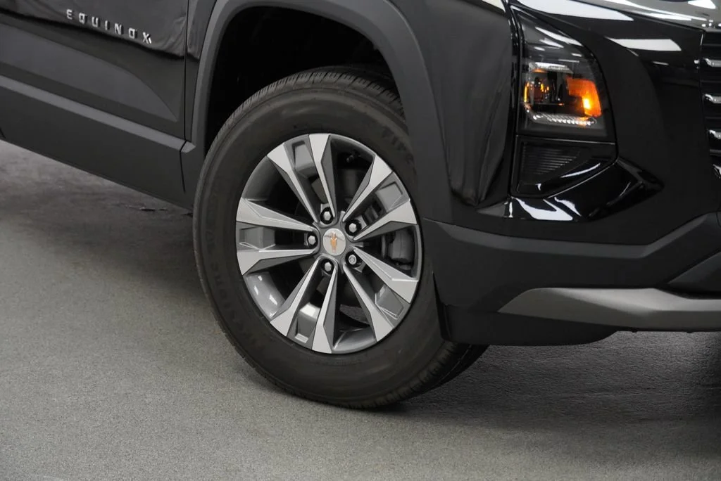 New 2027 Mosaic Black Metallic Chevrolet LT image 10