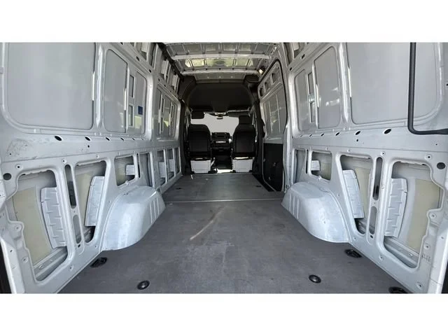 Used 2025  Mercedes-Benz NA image 33