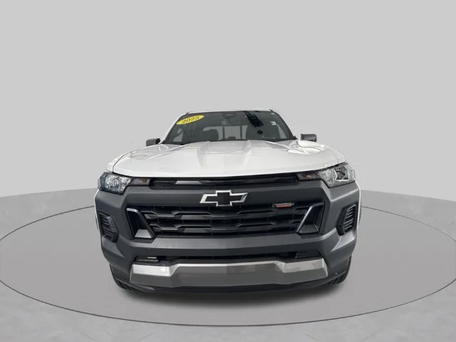 Used 2025 White Chevrolet Trail Boss image 2