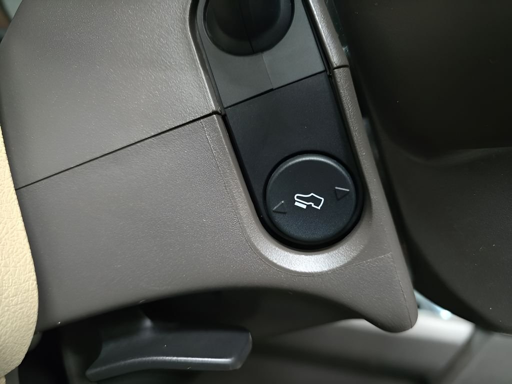 Used 2016 White Ford LARIAT image 25