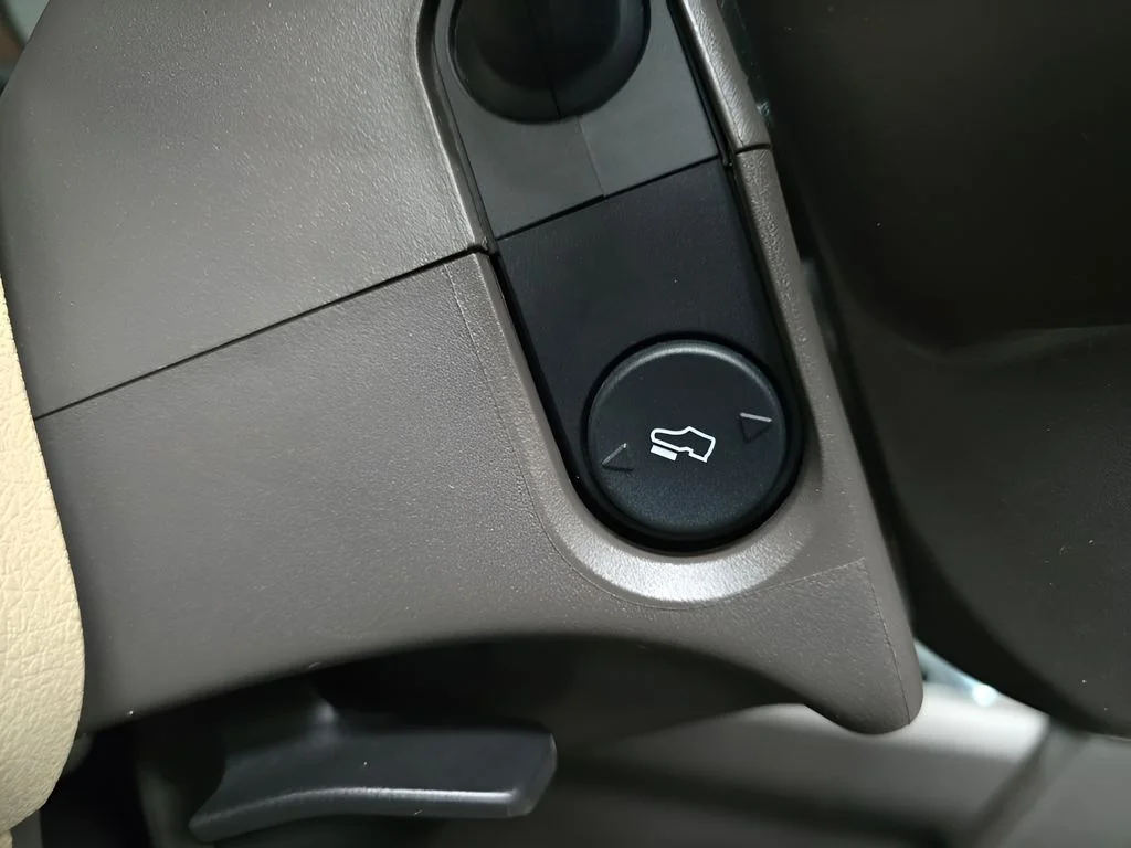Used 2016 White Ford LARIAT image 25