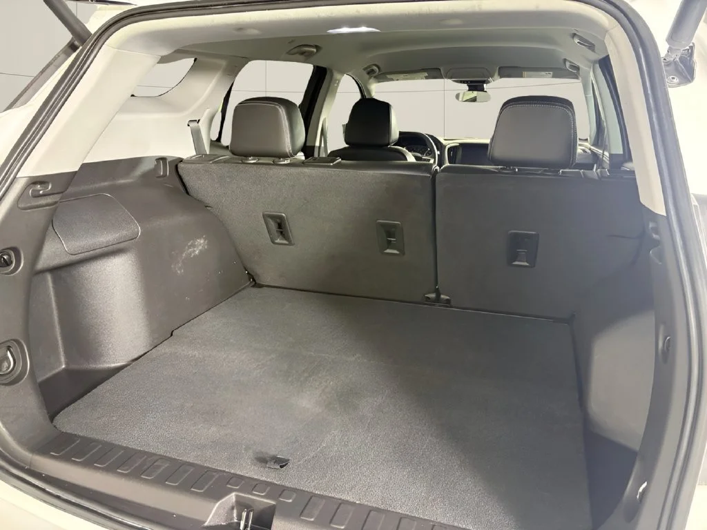Used 2024 Summit White GMC SLT image 16
