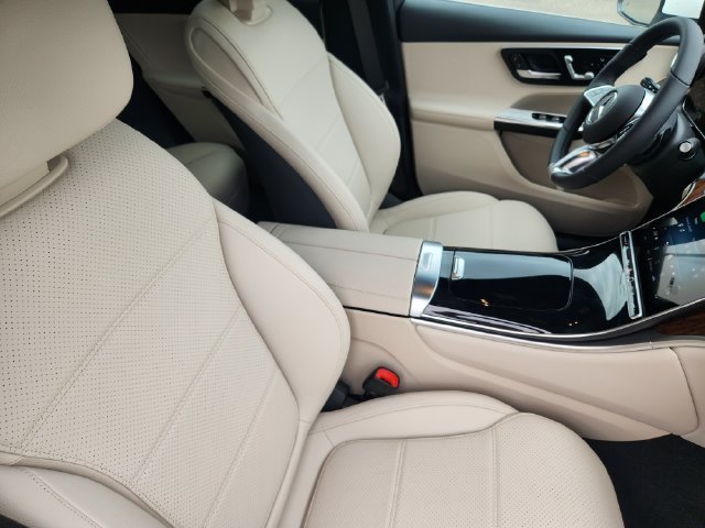 New 2027 Polar White Mercedes-Benz GLC 300 image 16