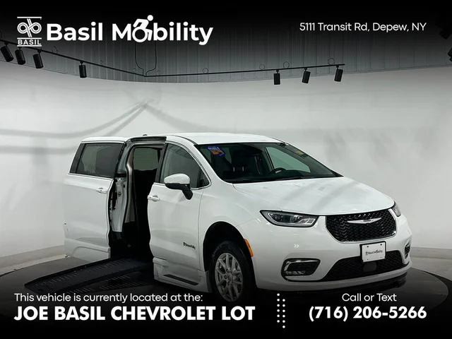 2023 Chrysler Pacifica Wheelchair Accessible- Touring L