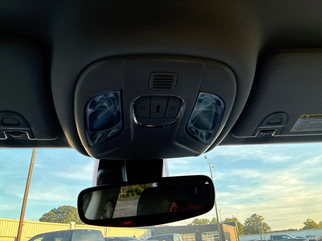Used 2022 Gray Jeep Latitude image 18