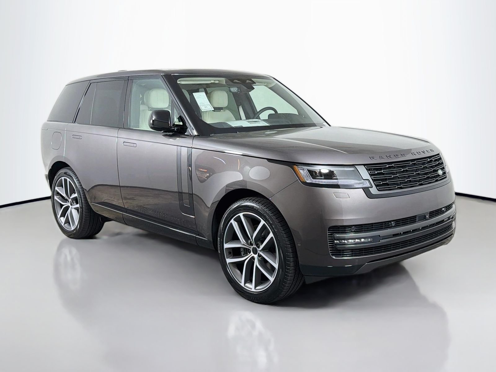 New 2026 Charente Grey LAND ROVER SE image 7