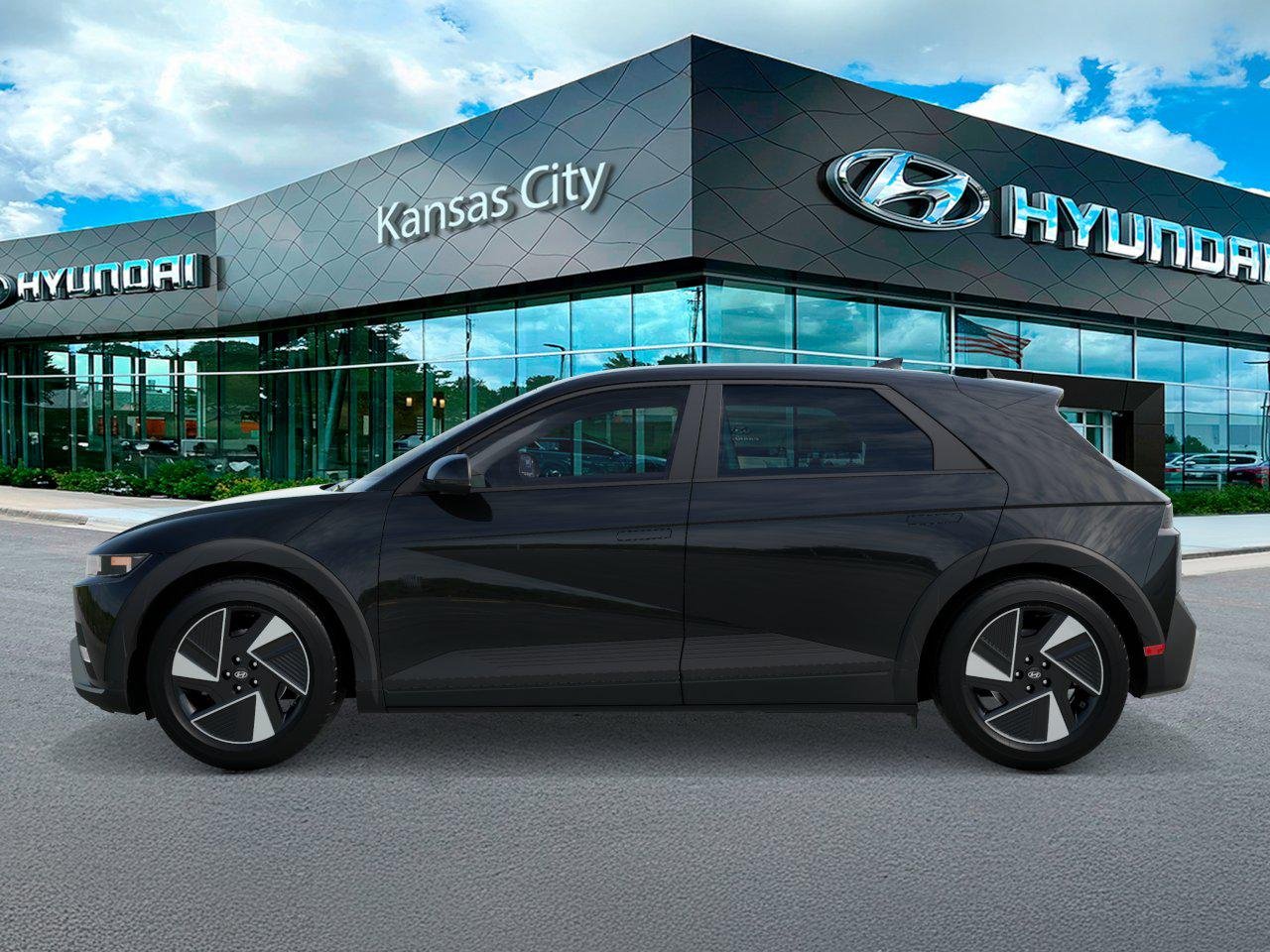 New 2026 Abyss Black Hyundai SE image 3
