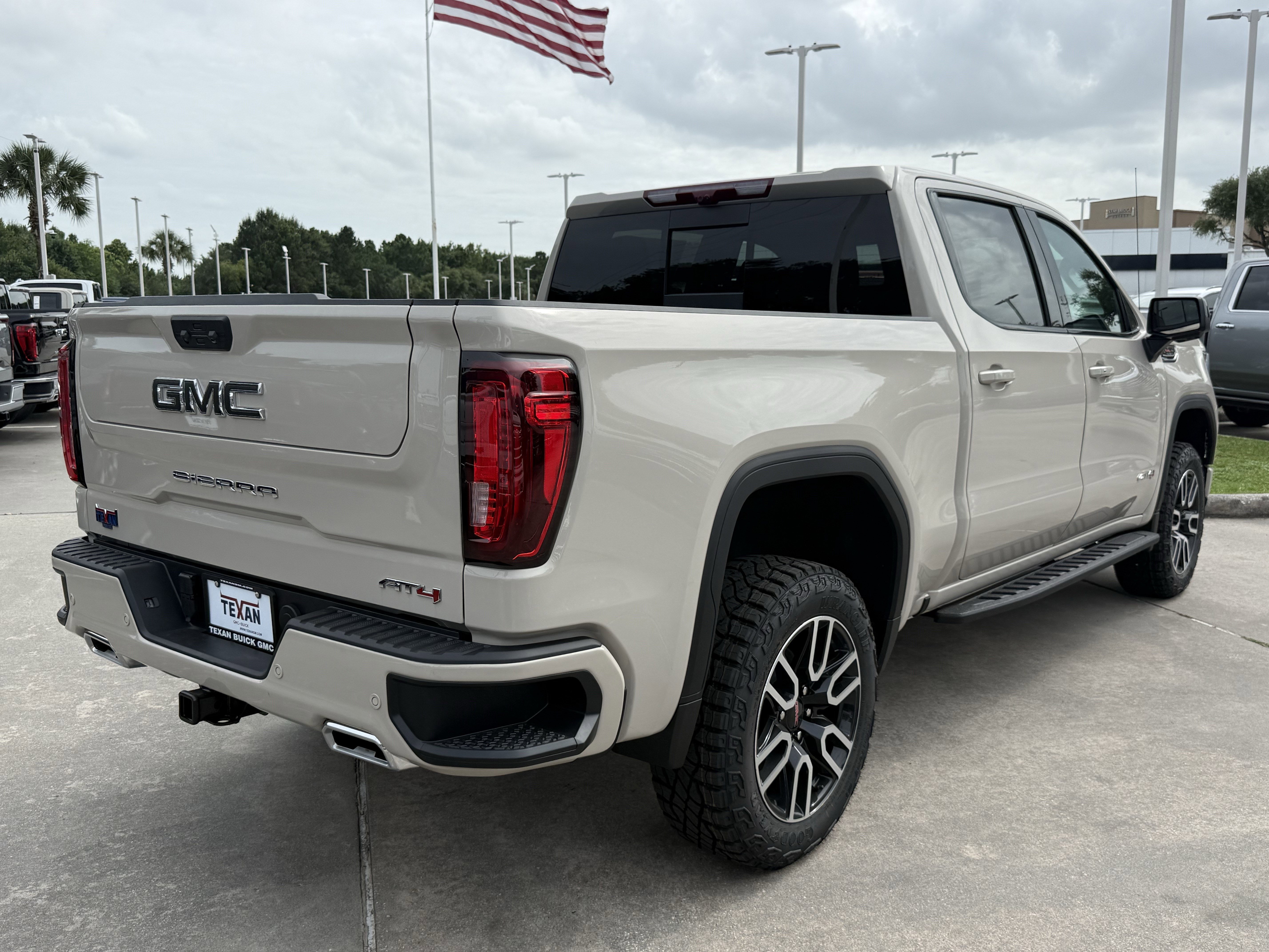 2026 GMC Sierra 1500 AT4 - Photo 4