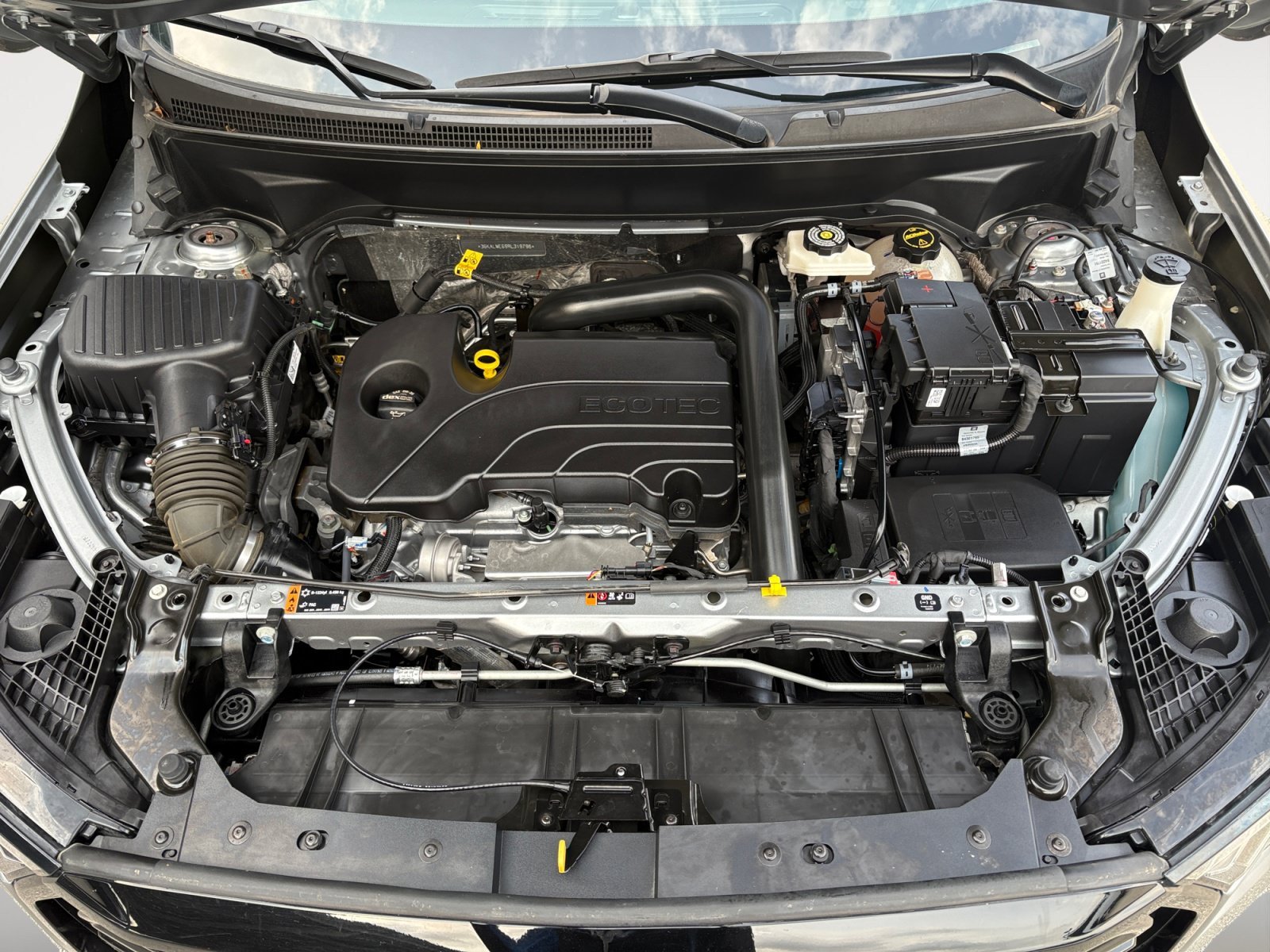Used 2024 Sterling Metallic GMC SLE image 26