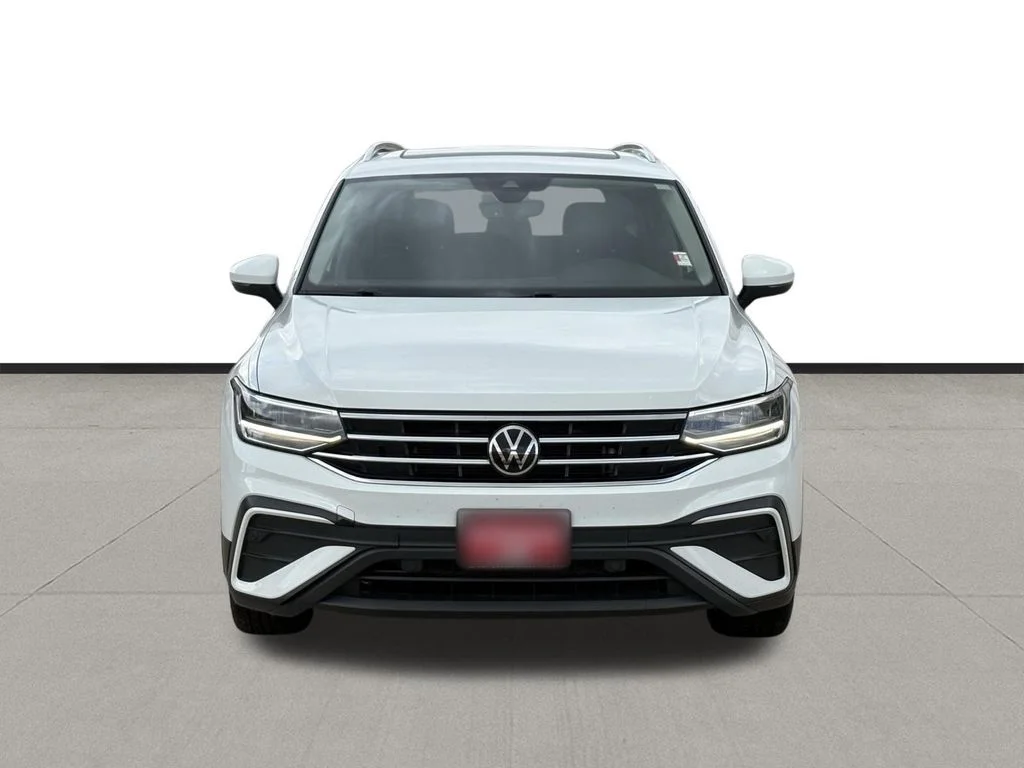 Used 2022  Volkswagen 2.0T SE image 2