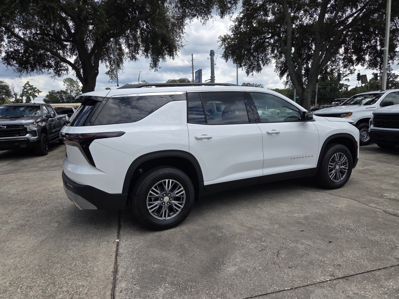2027 Chevrolet Traverse LT - Photo 7