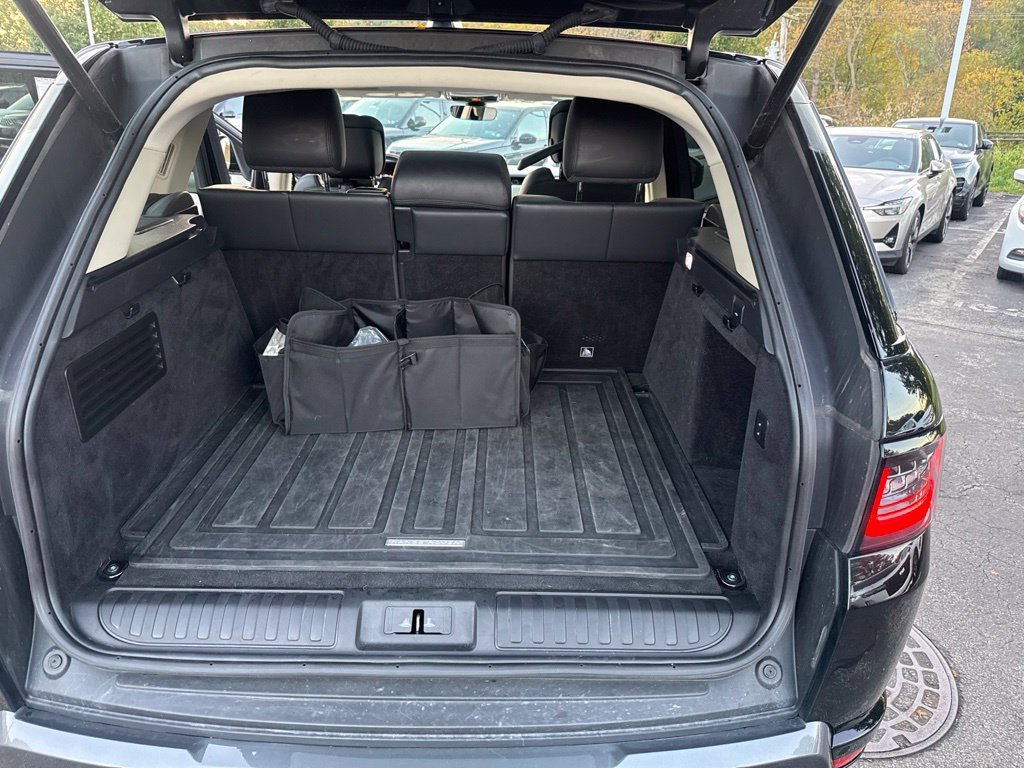 Used 2022 Black Land Rover HSE Silver Edition image 17
