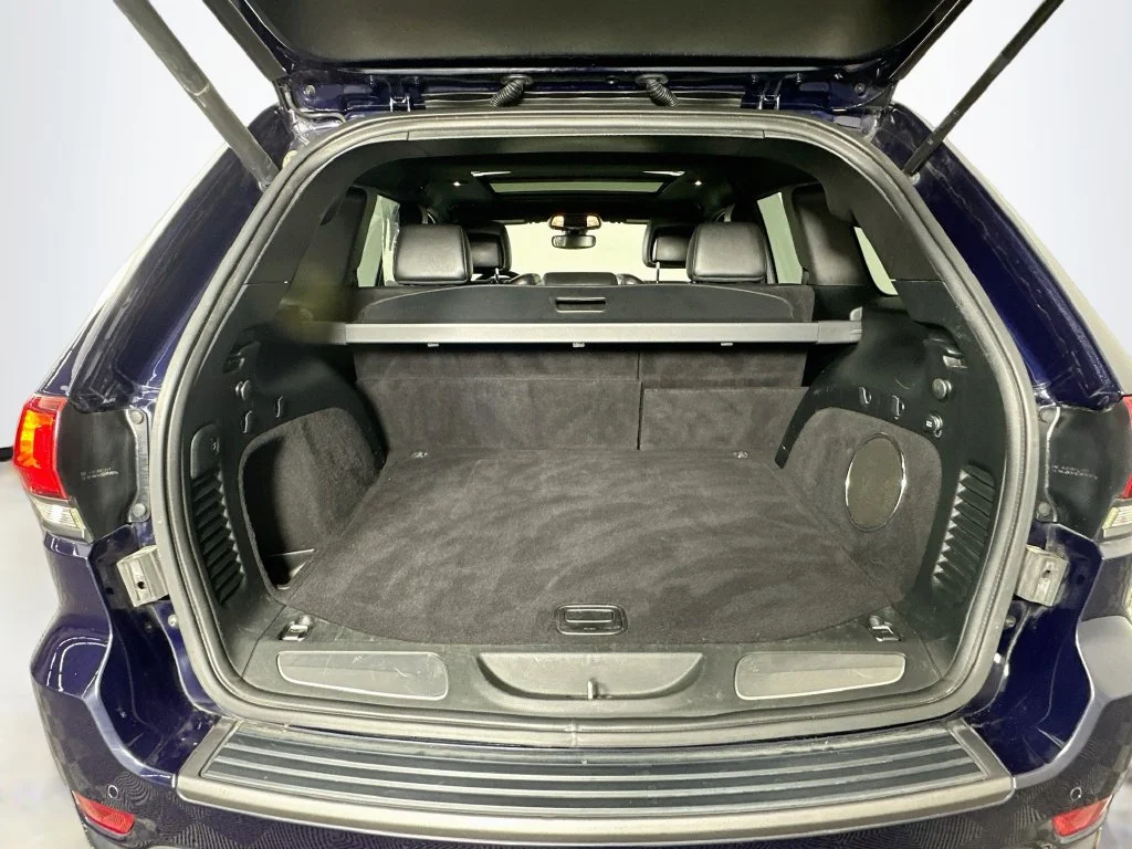 Used 2018 True Blue Pearlcoat Jeep Trailhawk image 27