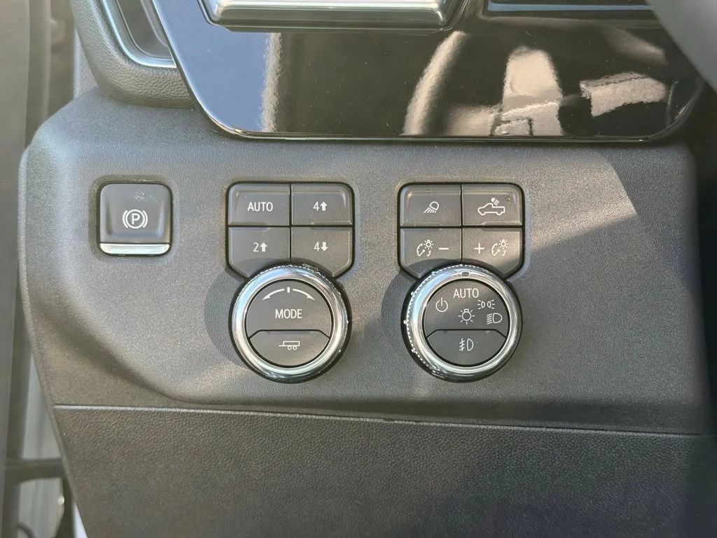 New 2026 Summit White GMC Elevation image 22