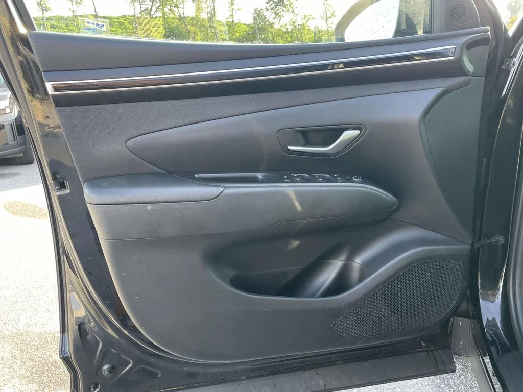 Used 2023 Phantom Black Hyundai SEL image 5