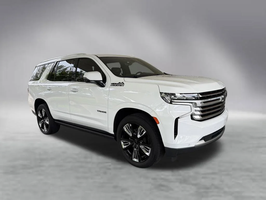 Used 2022 White Chevrolet High Country image 2