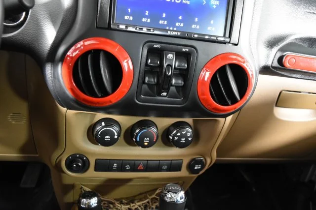Used 2016 Silver Jeep Unlimited Sahara image 25