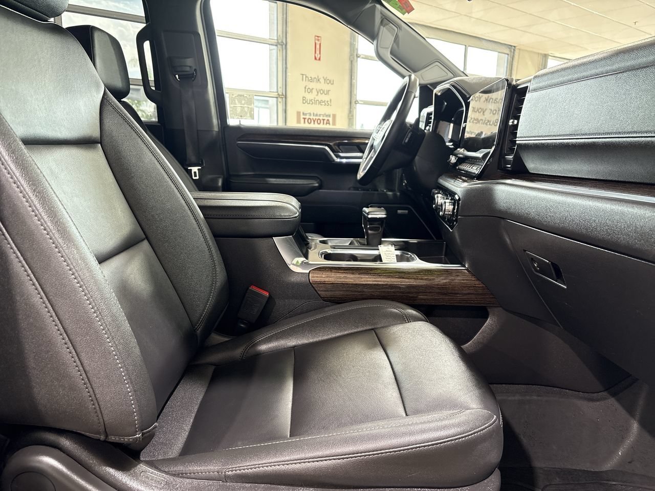 Used 2024 Summit White GMC Elevation image 25