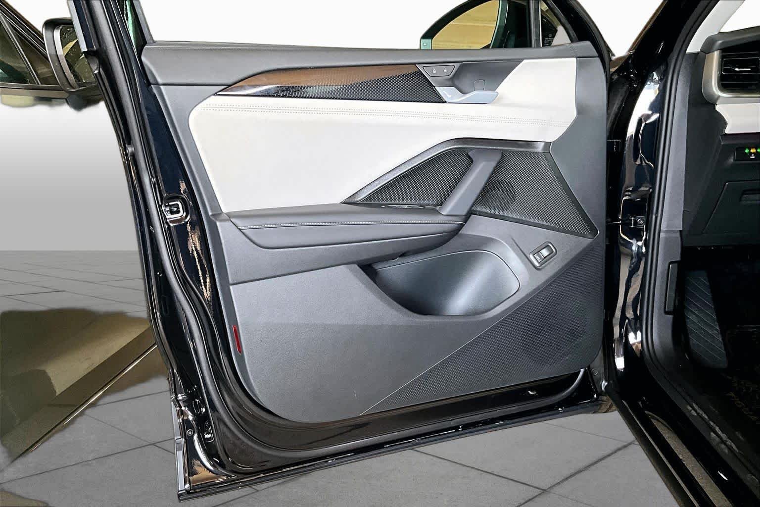 New 2026 Deep Black Pear Volkswagen 2.0T SE image 10