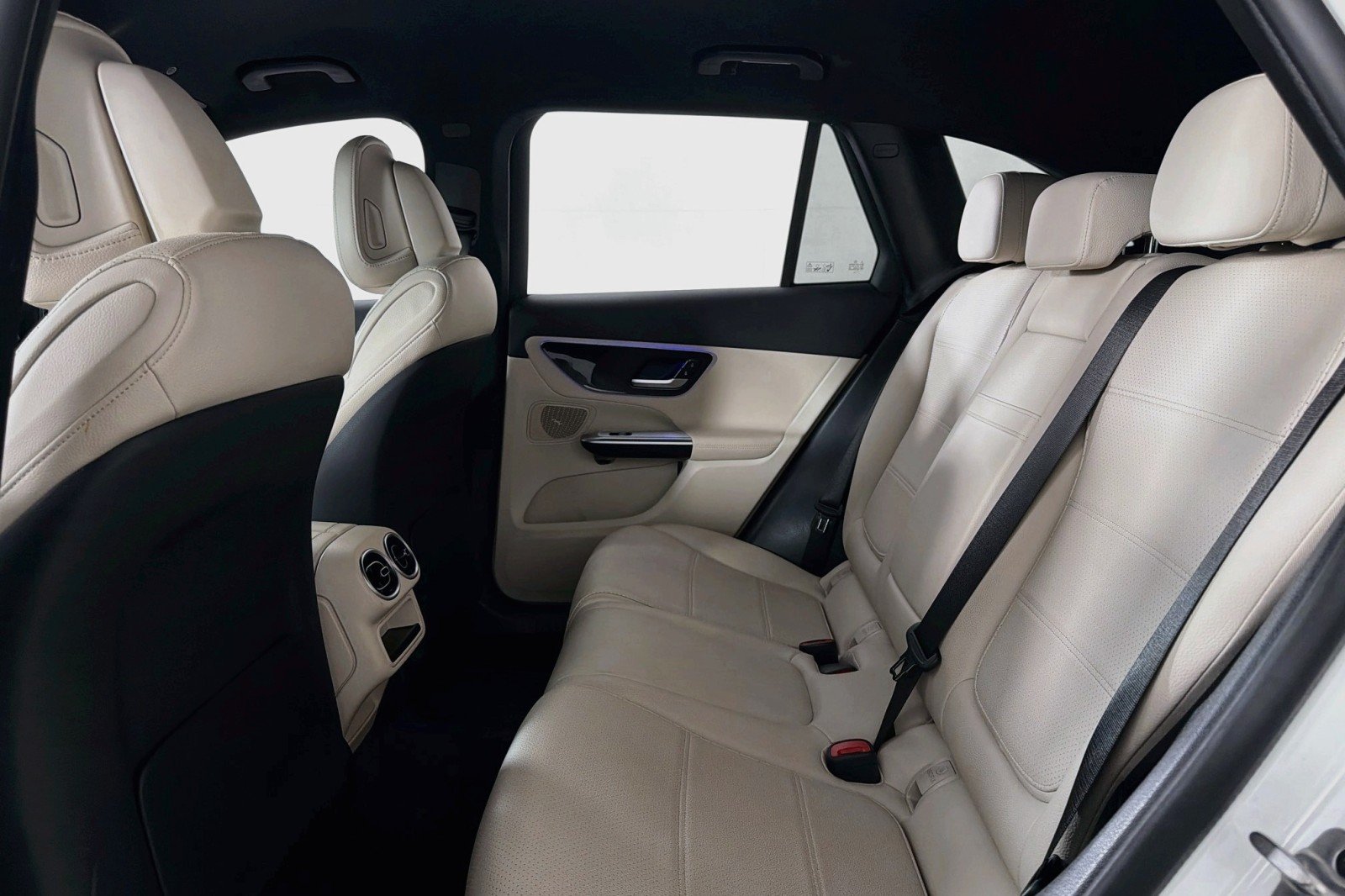 Certified Used 2025 Polar White Mercedes-Benz 350e image 9