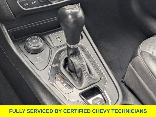 Used 2023 White Jeep Altitude image 24