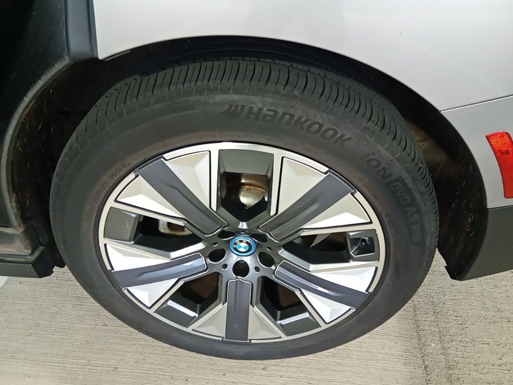 Certified Used 2024 Gray BMW xDrive50 image 16