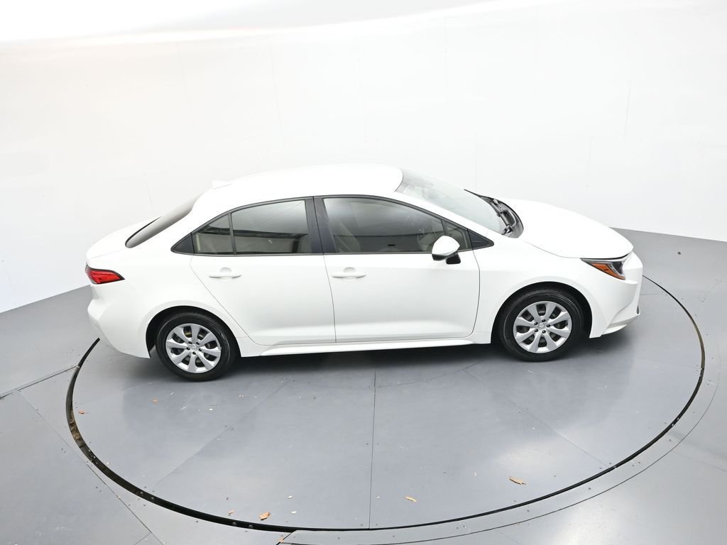 Used 2022 White Toyota LE image 29